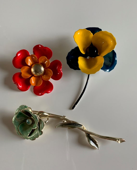 Vintage MOD Flower Brooch Pins, Lot of Three Color