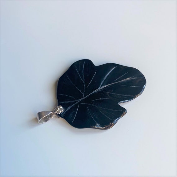 Vintage Carved Onyx Leaf Pendant, Shiny Black Lea… - image 3