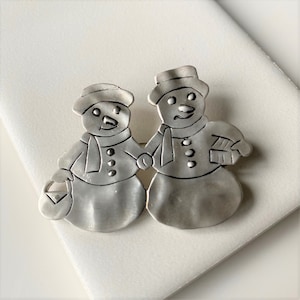 Vintage Snowman Brooch Pin, Faux Silver Snowman Couple Brooch, Rustic Snowman Brooch Pin, Snowman Couple Holding Hands Brooch, Winter Brooch