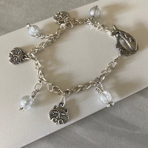 Vintage Cat Charm Bracelet, Hand Made Dainty Silver Tone Cat Bracelet, Dangling Gray Glass Beads,  Cat Lover Gift, 7 1/4&quot; Long