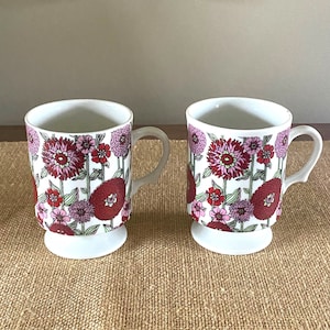 Vintage Flower Power Mugs, Set of 2 Mid Century Pink Red MOD Flower Mugs, Floral Pedestal Coffee Cup Mugs, Made in Japan