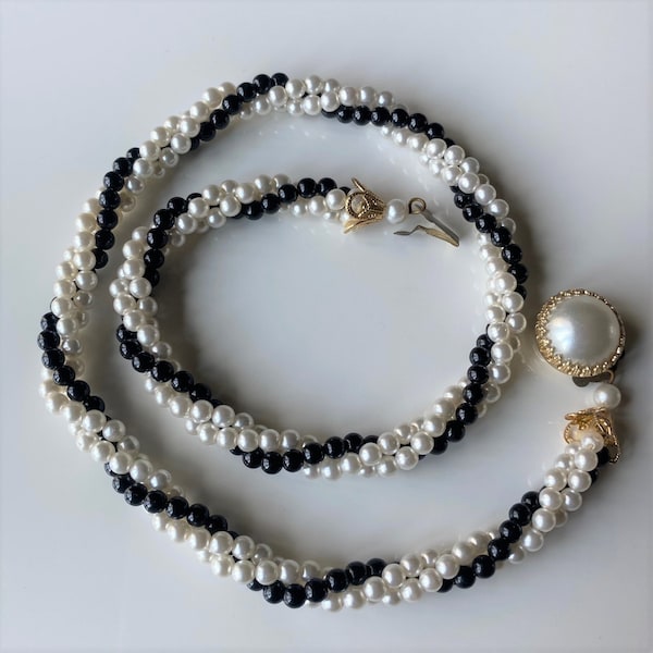 Vintage Japan Faux Pearl Twist Necklace, Mid Century Black & White Faux Pearl Necklace, Fancy Box Clasp, 18" Long