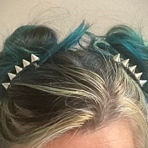 Par de pasadores con pinchos, pinza para el pelo plateada con tachuelas cónicas, cabello kawaii, accesorio para festivales, moda punk de los noventa, moño espacial, década de 2000, pasador de los 90