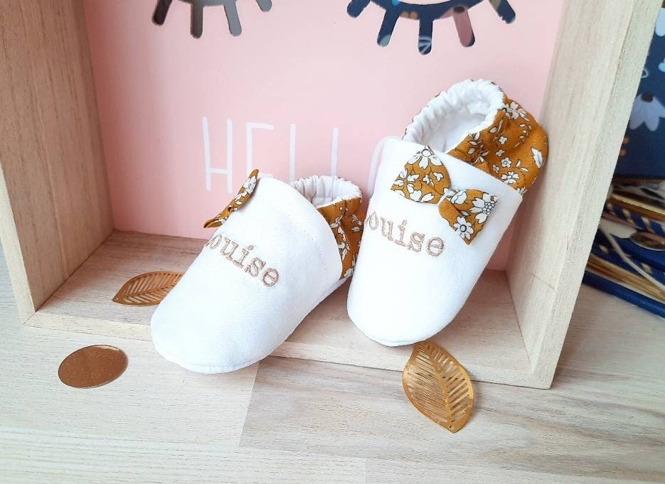 Chaussons bébé brodé - nuage