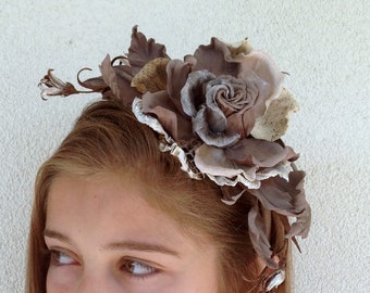 Beige Leder Rose Fascinator, Kentucky Derby Hut