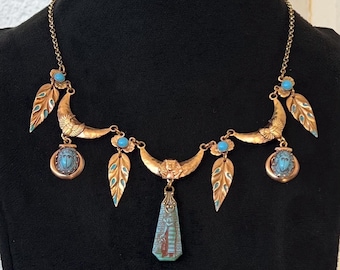 Vintage egyptisk skarabé farao och löv haklappshalsband
