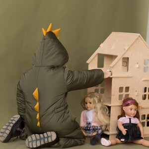 子供用カーキ ベビーカースーツ 恐竜、スノースーツ 1～3 歳、ベビー スノースーツ、冬用 赤ちゃん 幼児 かわいい服、恐竜 誕生日、トリケラトプス ジャンプスーツ
