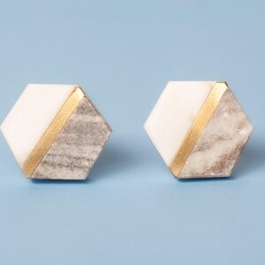 Tiradores hexagonales de mármol para armarios, con incrustaciones de latón, de piedra partida, en blanco y rosa, con herrajes geométricos para armarios de cocina, cómodas y tocadores.