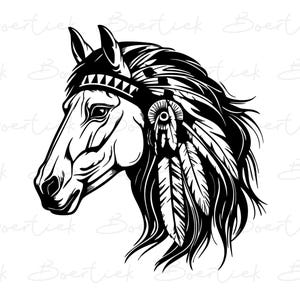 Peut inclure: Illustration en noir et blanc d'une tête de cheval portant une coiffe à plumes. Le cheval a une longue crinière et une longue queue.