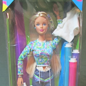 Tie Dye Barbie Doll – 1998 #20504 – NRFB – With Extra Tops