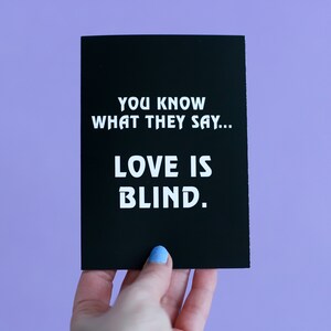 Das Zimmer, das Sie wissen, was sie sagen... Liebe ist blind. A6-Gruß-Karte mit Umschlag Tommy Wiseau inspiriert die Katastrophe Künstler