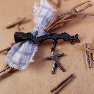 The Blair Witch Project Stick Figure Hard Enamel Pin - Stick Charms - Horror Movie Film - Twanas Flair - Tree Branch
