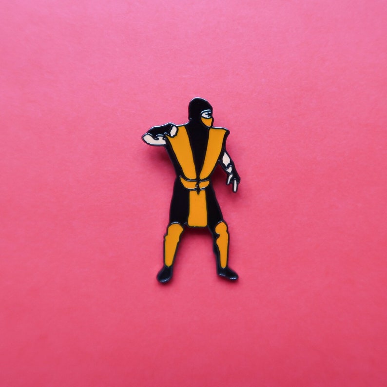 Flame Mortal Kombat Ninja Hard Enamel Pin Arcade Gaming Badge Sega Game Flair Playstation Inspiré image 3