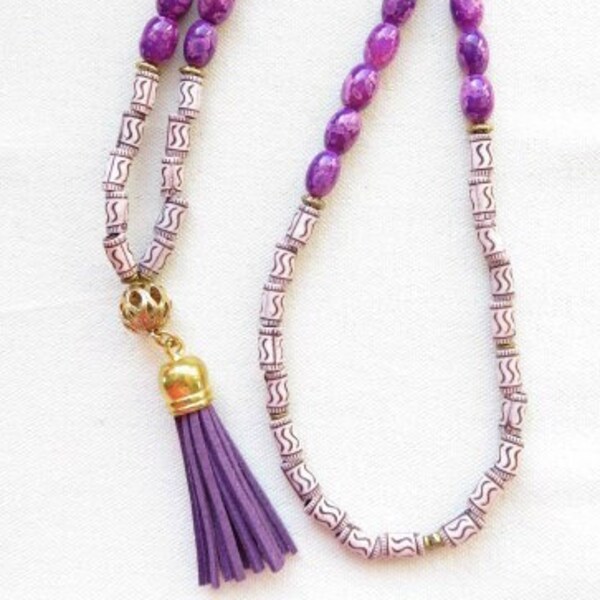 Collier perles pompon violet réf.17531