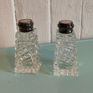 VTG Glas Salz- und Pfefferstreuer-Set – Salz- und Pfefferstreuer aus Glas – Zubehör – Service – Küche – Miniaturstreuer – schick