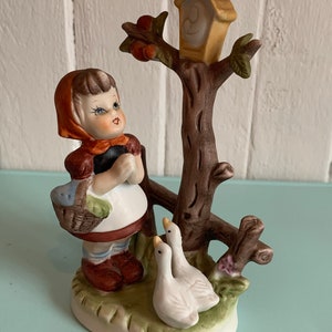 VTG Hummel-like figurine young girl with ducks - farmer style figurine - baby shower gift - collection - hand painted - kitsch porcelain
