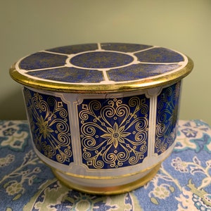 VTG round tin blue gold - collection - decoration - vintage metal tin - collector - shabby chic decor- trinket box - souvenir box