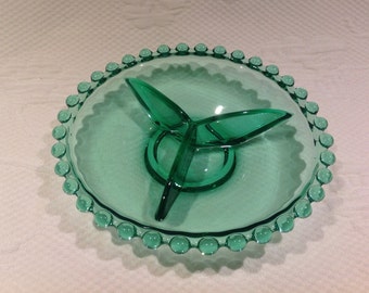 Indiana Glass "Candlewick" emerald green relish plate / / made in the United States