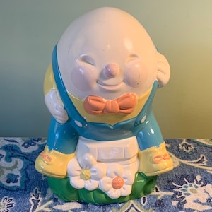 VTG Avon Humpty Dumpty chalkware piggy bank - baby shower gift - collector - Alice in Wonderland - child decor // Made in Japan