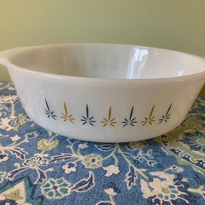 Casserole Fire-King CandleGlow # 436 Ovenware - kitchen aid service - baking accessory - milkglass round plate // Made in the USA