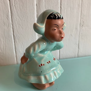 VTG Dutch Holland küssendes Mädchen handbemalt Rotkehlchen Ei blaues Kleid Figur Holland Souvenir - niederländische Kinder traditionell - Sammlung - 1950er Jahre
