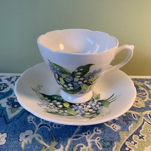 Staffordshire Royal Sutherland Lily of the valley flowers - Lily of the valley porcelain mug - hand painted // Made in England