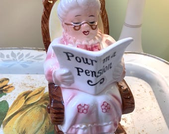 Hucha para la jubilación de la abuela - abuela en mecedora - plástico - cerámica vintage - Hucha "Para mi pensión" - Regalo para la abuela