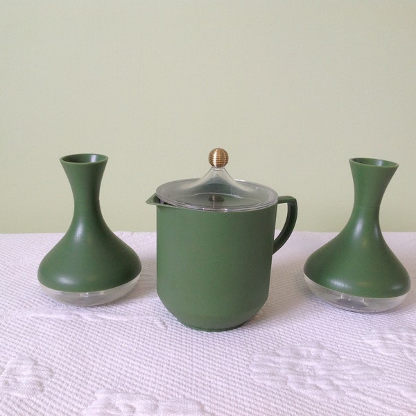 Vintage green plastic GENI service table set - creamer vinegar and oil service de table en plastique - crémier huilier et vinaigrier