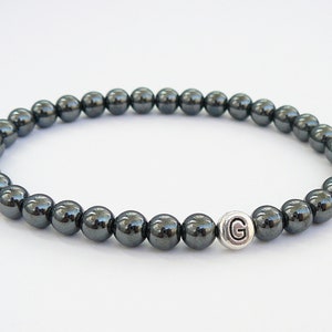 Pulsera inicial para hombre, Pulsera de plata Hematita, Pulsera elástica de piedras preciosas Letras, Joyería personalizada, Pulsera personalizada, Regalo para él