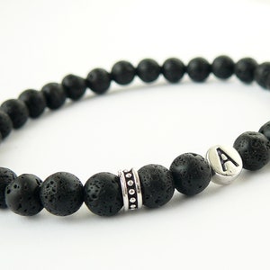 Pulseira inicial para homem pulseira de lava preta letras pulseira nome jóias para namorado presente para homem pulseira personalizada masculina pulseira de rocha de lava