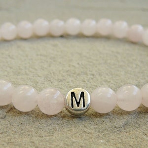 Pulsera personalizada para mujer pulsera de letras de cuarzo rosa de 6 mm joyería inicial para regalo de esposa pulsera personalizada mujeres pulseras de letras con cuentas