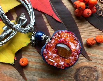 Collar de ciruelas: colgante de diamantes de imitación, ojo de tigre y lapislázuli en cordones de plata, amante de la jardinería, fruta