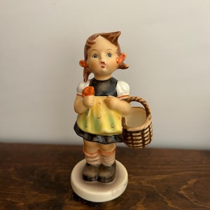 Vintage “sister” figurine by Goebel M.I. Hummel