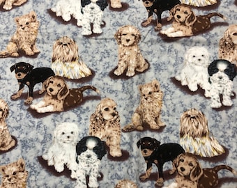 Tela de algodón con cachorros sobre fondo azul grisáceo (retirada) de JoAnn Fabrics BTY