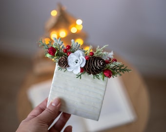 Rustic Pinecone Boutonniere: Winter Wedding Groomsmen Accessory