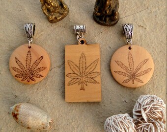 Pendentif feuille de cannabis