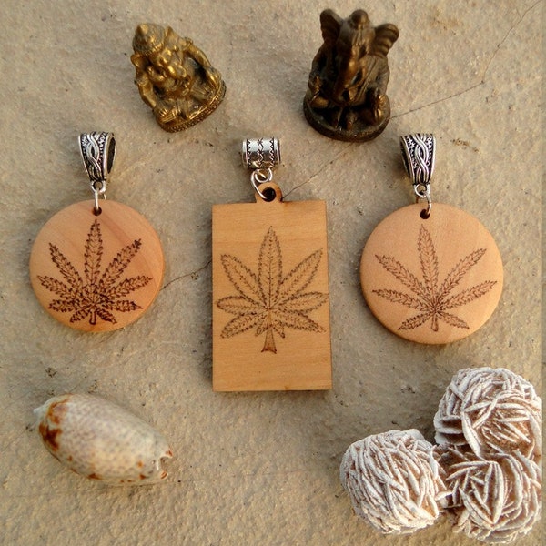 Pendentif feuille de cannabis