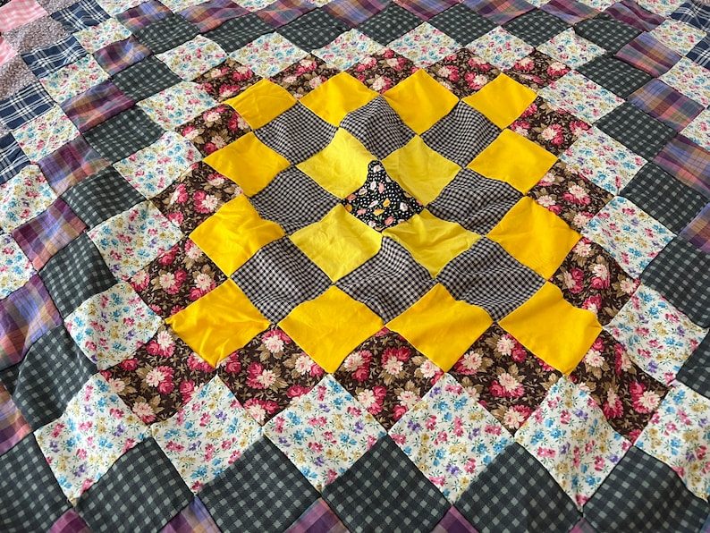 Vintage Quilt Top. Trip Around the World Pattern. 52 X 52. This Quilt