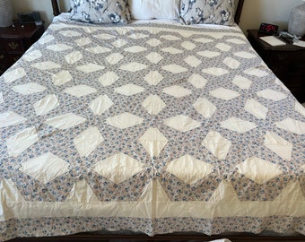 Vintage quilt top king size  blue print and solid beige fabric.  Simple and pretty.  79” x 91” see description below