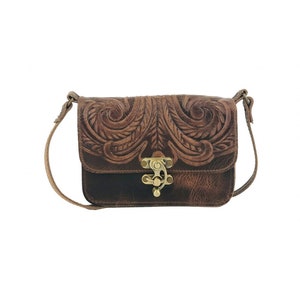 Bolso bandolera de cuero en relieve hecho a mano pirografía floral diseño natural beige marrón negro burdeos cuerpo cruzado bolso de mano vintage saddle