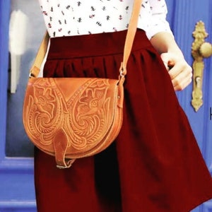 Geprägte Leder Umhängetasche Handarbeit florales Pyrographie-Design natur schwarz dunkelbraun Umhängetasche Vintage Sattel handtasche