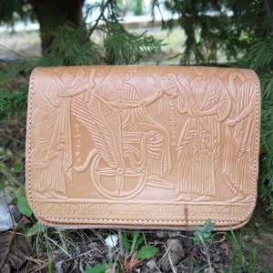 Geprägte Leder Schultertasche Handarbeit Pyrografie Design natur beige uralte griechische Darstellung Kreuz Body Sattel Handtasche Geldbeutel