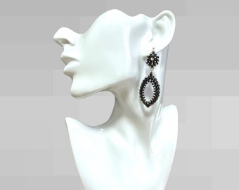 Boucles d'oreilles pendantes perles noir et argent