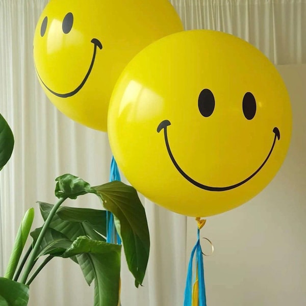 Giant 36 inch Smiley Face Balloon! birthday backdrop/ birthday party decoration/ birthday balloons / Party Decor, Graduation,Cute, Fun