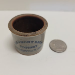 Vintage, Circa 1970 - 80&#39;s, Beaumont Brothers Pottery, Crooksville, Ohio Mini stenciled kobalt, zout geglazuurde pot