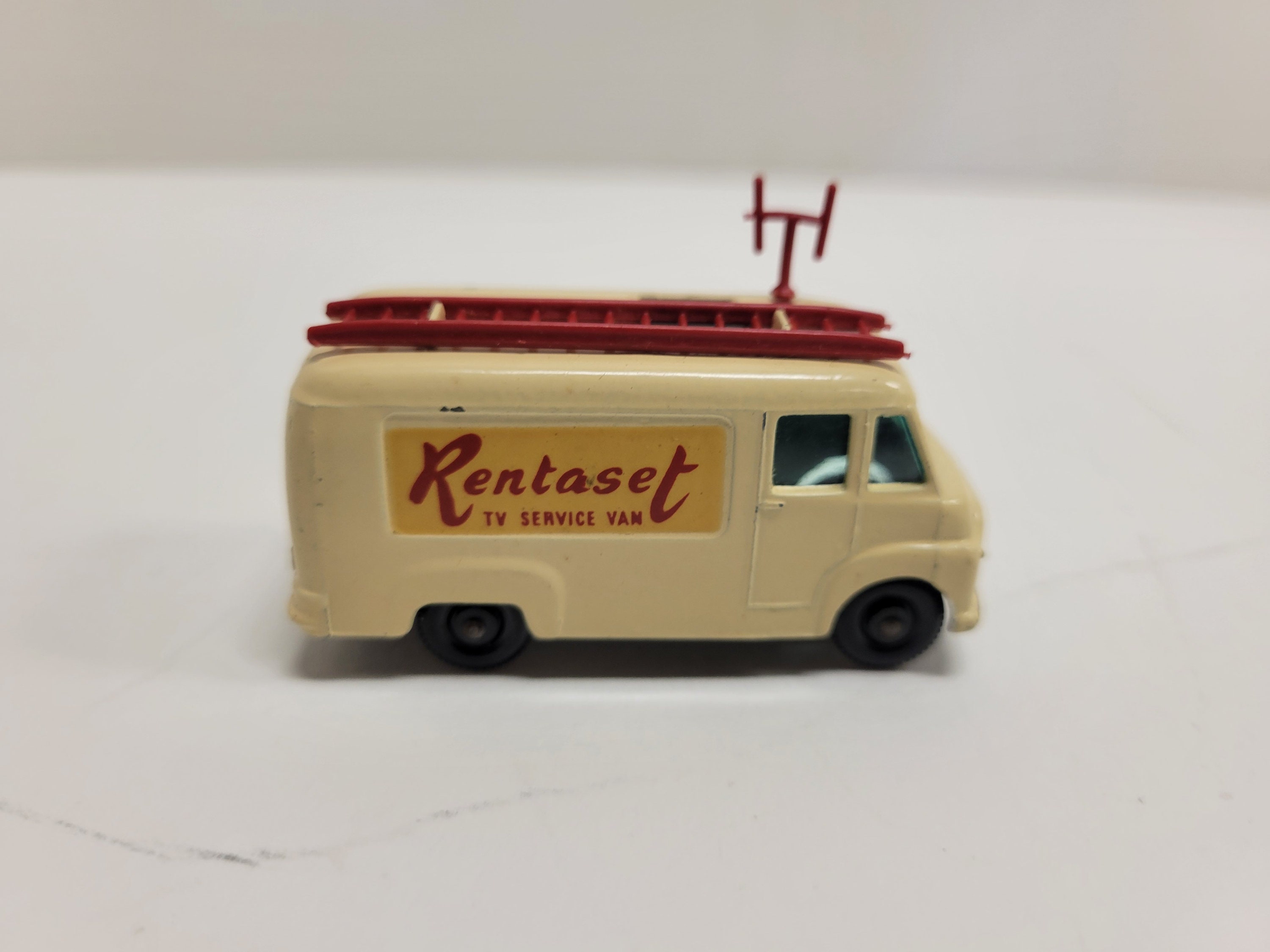 Matchbox #62 RENTASET TV SERVICE VAN complete diecast with