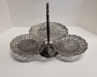 Plateaux vintage pliants à trois niveaux en métal argenté, biscuits, pâtisseries, plateau de restauration, grande patine, International Silver Co. 1991.