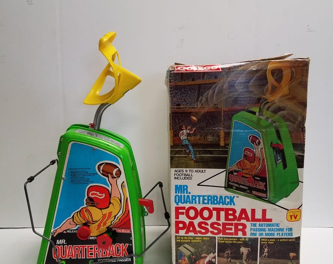 Vintage 1977 COLECO MR. Quarterback, Football Passer Automatic Throwing