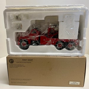 New in original packaging 1998 First Gear Mack 1960 B-61 Mack Tow Truck Chicago Fire Dept # 19-2234 RARE