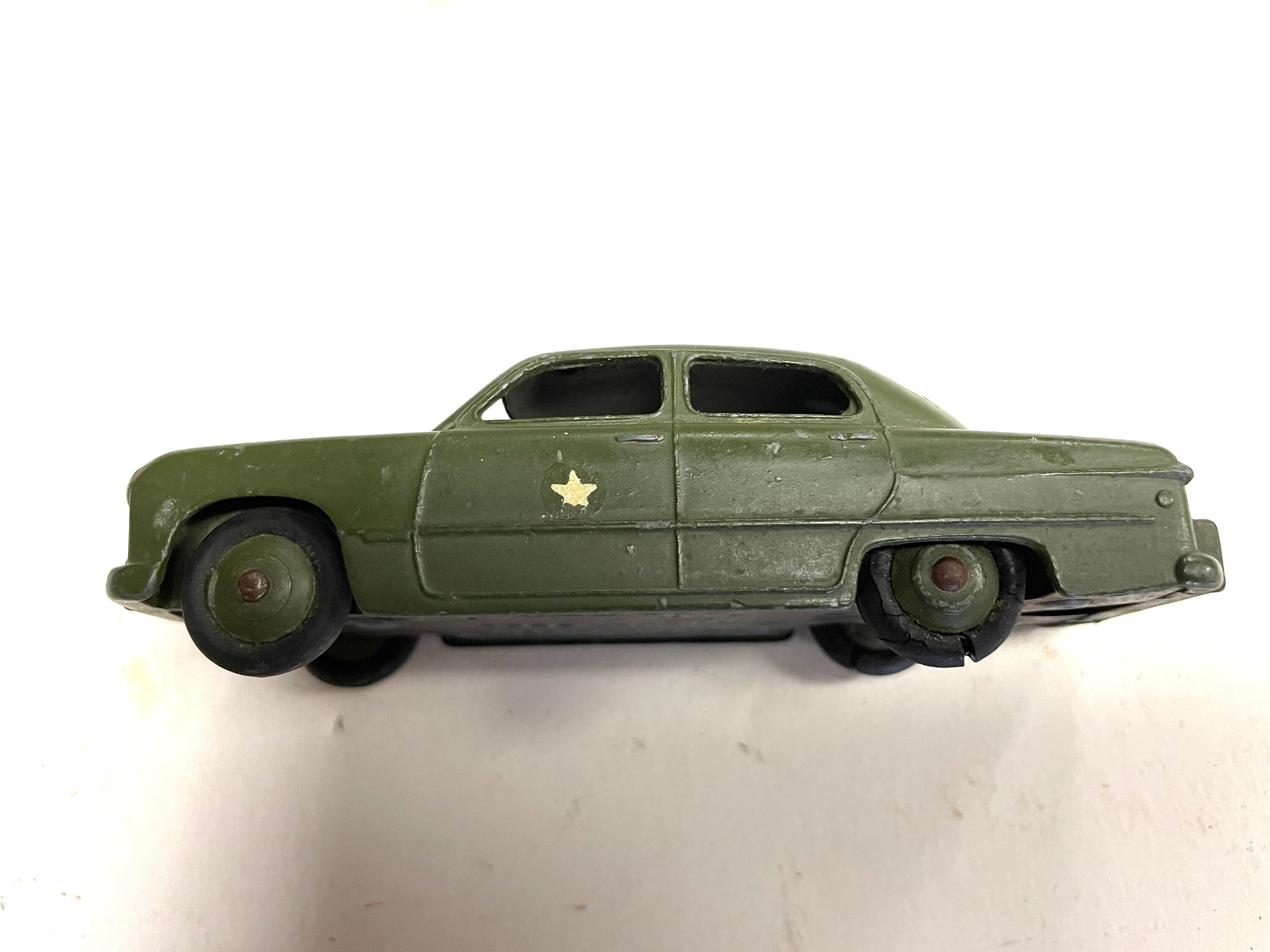 美品DINKY TOYS ARMY STAFF CAR ミニカー